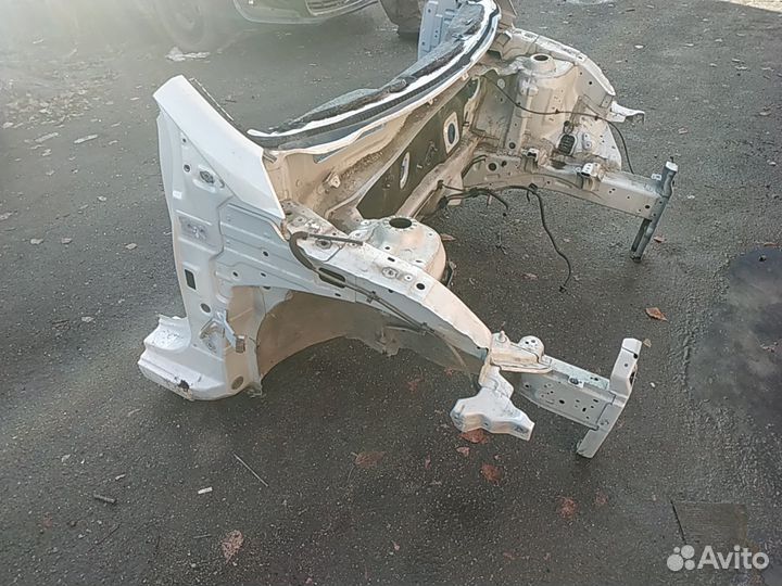 Передняя часть Hyundai Solaris 2016 год