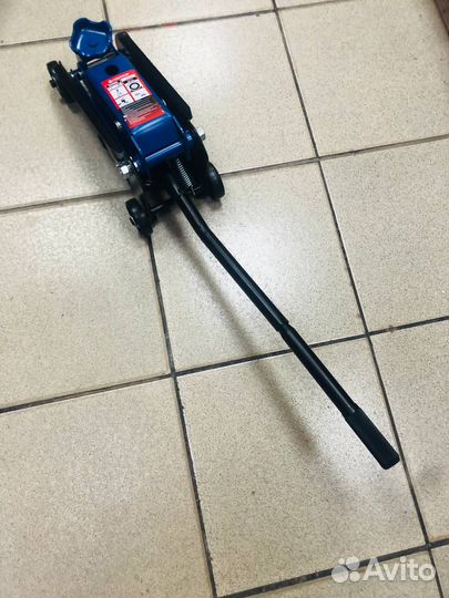 Домкрат подкатной гидравлический Forsage 2.5 т 135