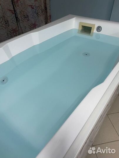 Ванная (бассейн) для грудничкового плавания