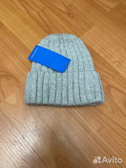 Разные мужские шапки новые