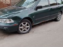 Volvo V40 1.9 MT, 1997, битый, 498 000 км, с пробегом, цена 100 000 руб.