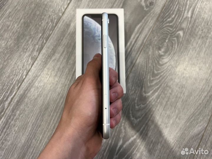 Телефон iPhone XR White