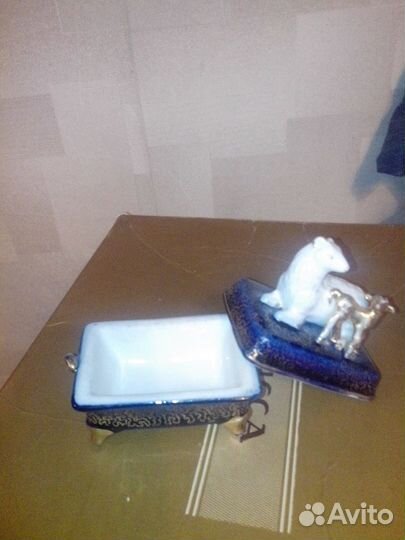 Фарфор статуэ-шкатулка ссср1955г(редк.) Дулёво