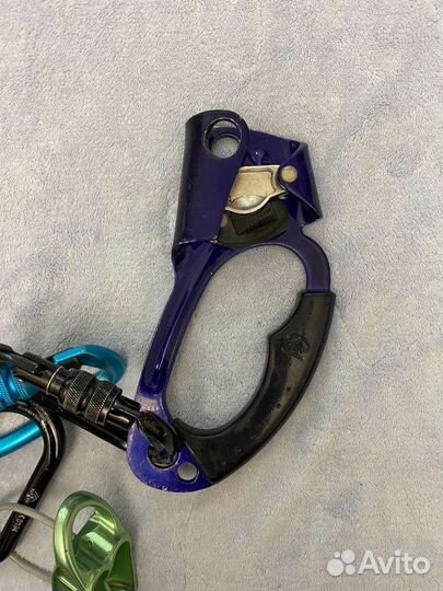 Страховочно-спусковое устройство