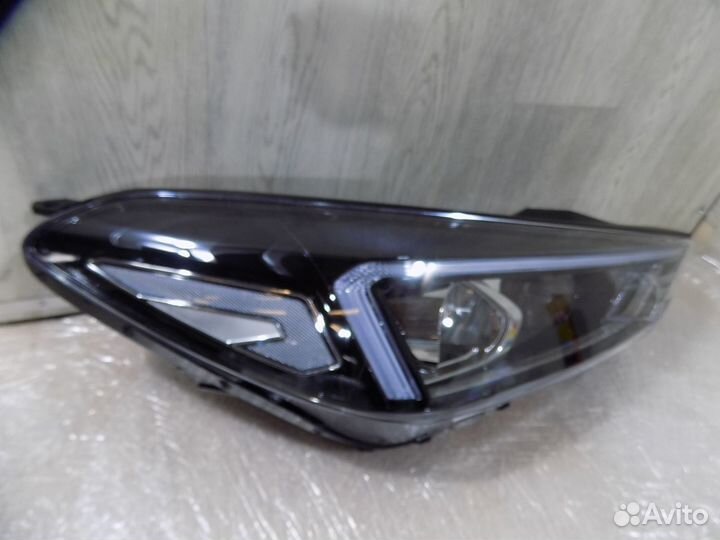 Фара правая Hyundai Tucson