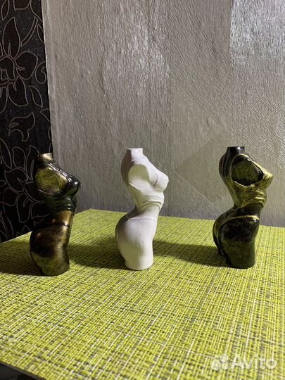 Торс девушки со стразими