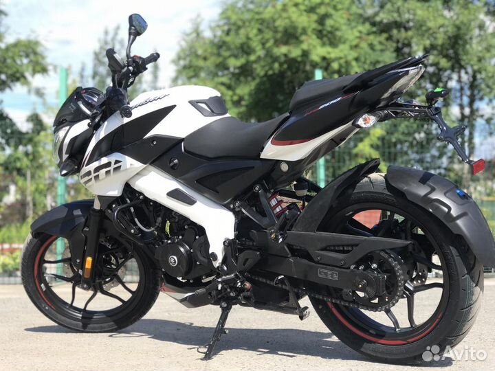 Мотоцикл Bajaj Pulsar NS 200