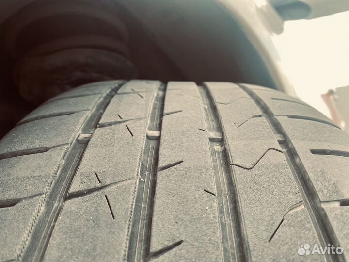 Habilead HF330 245/45 R18