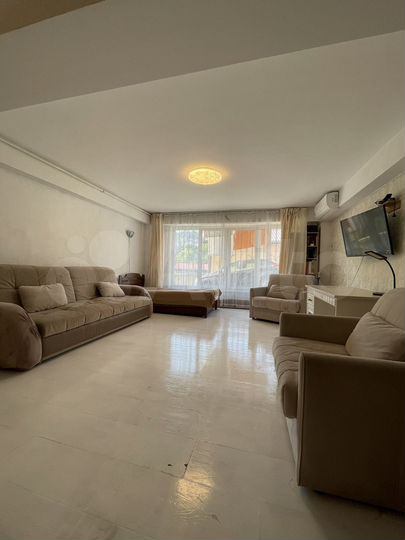 2-к. квартира, 58 м², 1/6 эт.