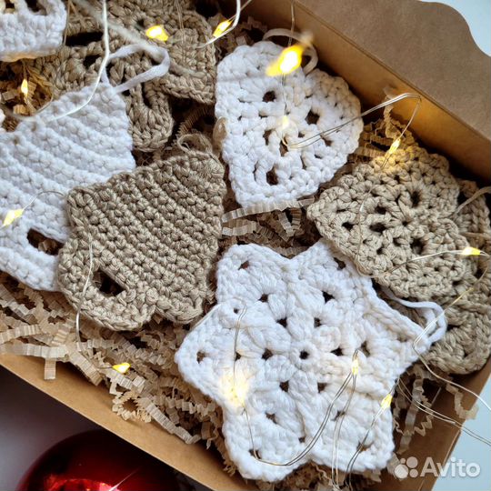 Набор ёлочных игрушек, гирлянда новогодняя