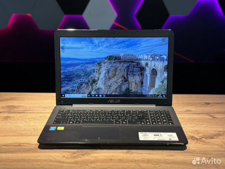 Шустрый Asus 15.6 Core i3 8G озу GeForce 920M
