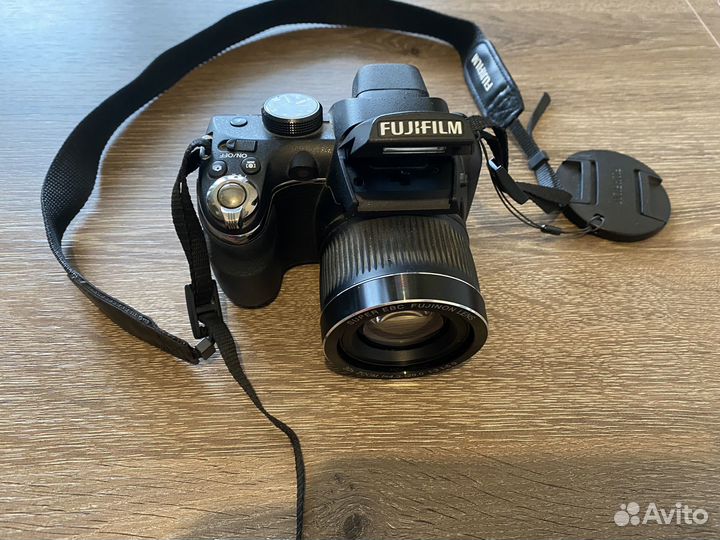 Цифровой фотоаппарат FujiFilm FinePix S4000