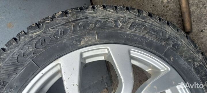 Goodyear Ultragrip 600 205/55 R16