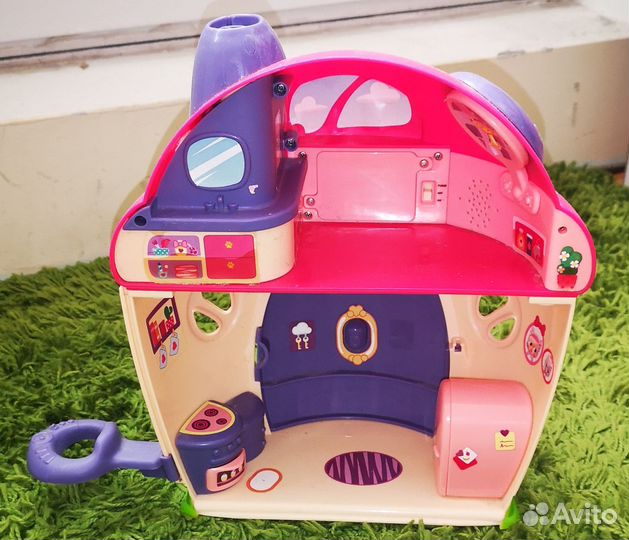 Домик, замок