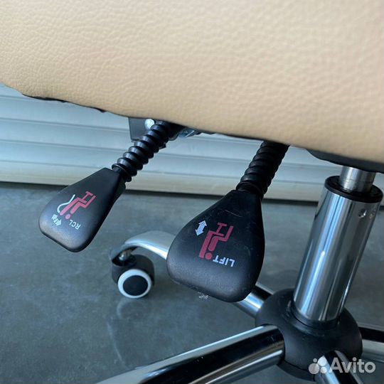 Офисное кресло