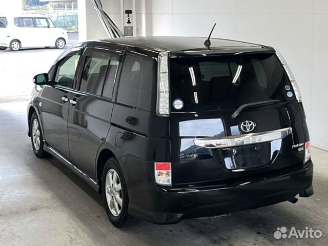 Toyota Isis 1.8 CVT, 2012, 76 000 км