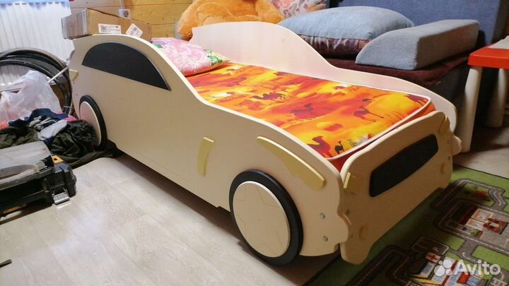 Детская кровать машинка с матрасом бу