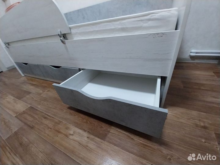 Кровати с матрацом б/у 2 шт