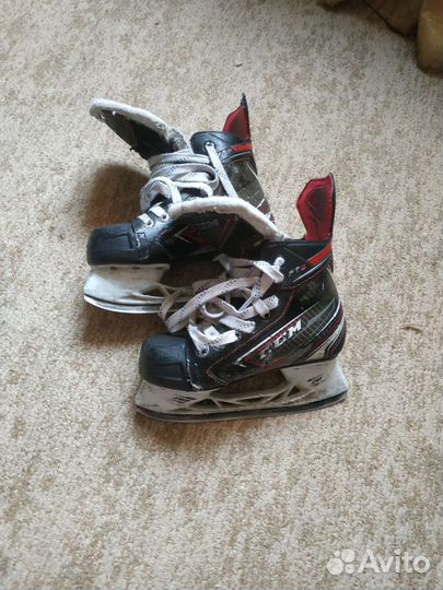 Коньки хоккейные