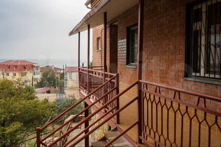 Дом 256,3 м² на участке 6,9 сот.