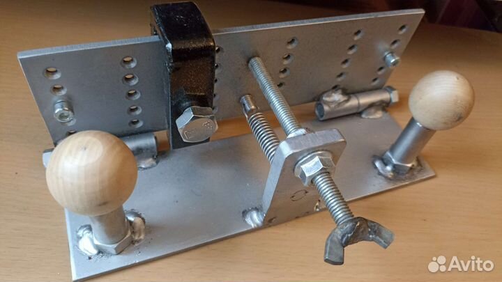 Приспособление для снятия спусков на ноже