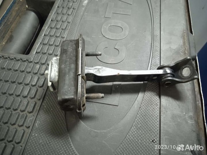 Огаранечитель задней правой двери Peugeot 207,208