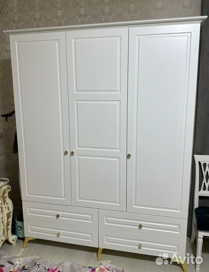 Шкаф распашной