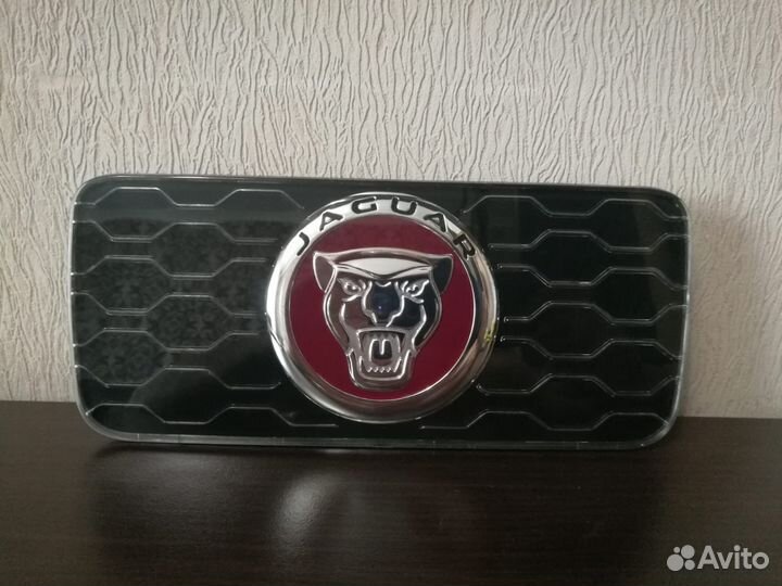 Эмблема решетки радиатора Jaguar