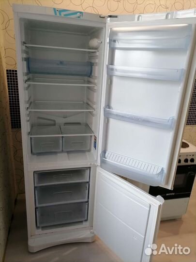 Холодильник бу indesit