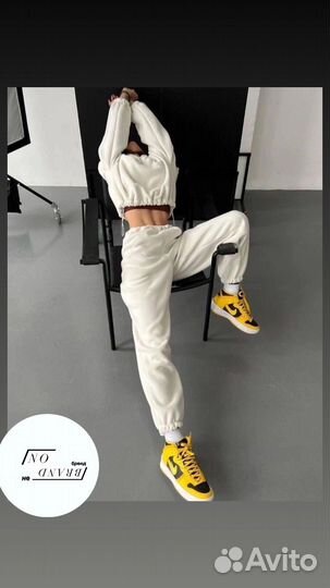 Женский спортивный костюм