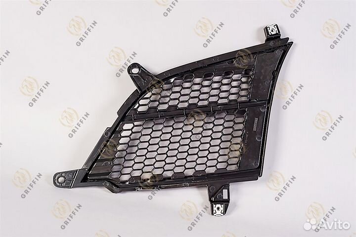 Накладка решетки радиатора прав. Scania