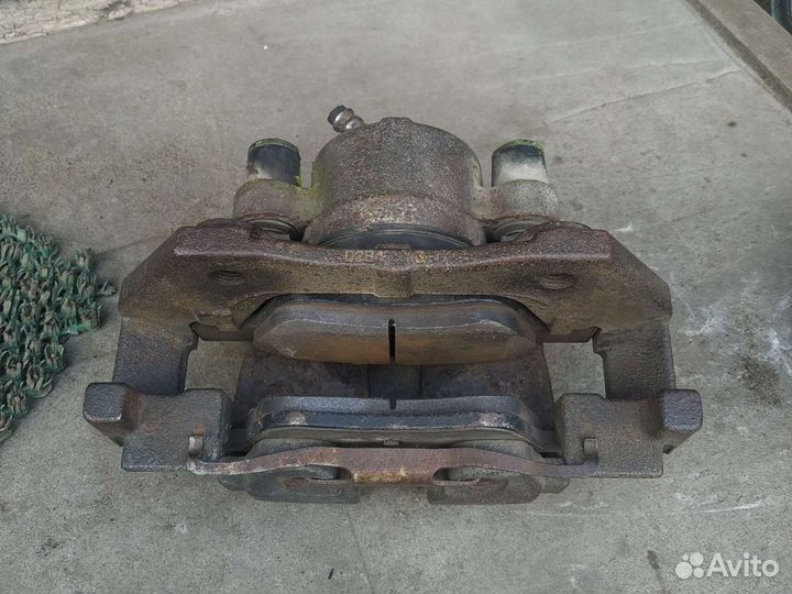 Суппорт передний левый escape