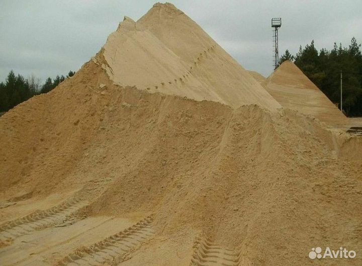 Песок карьерный. Доставка сыпучих материалов