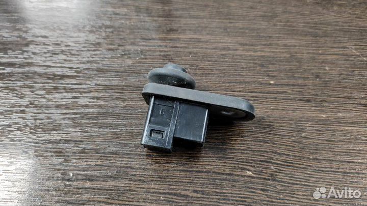 Концевик Mitsubishi Pajero 4 3.2D 2007