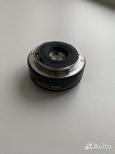 Объектив Canon EF 40mm f/2.8 STM