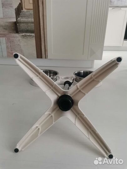 Стойка с мисками для собак, 2х2,4 л/диаметр 25 см