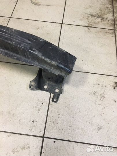 Усилитель бампера передний Volkswagen Golf Plus 5