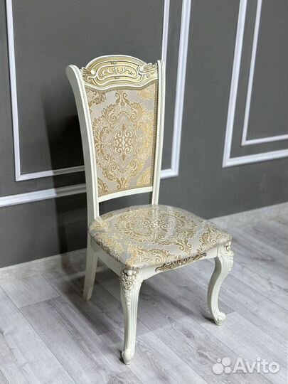 Стол обеденный. В наличии