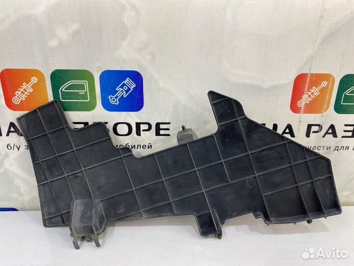 Дефлектор радиатора левый Toyota Avensis T270