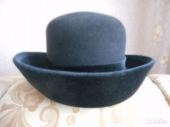 Дамская черная шляпа