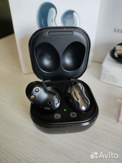 Беспроводные наушники Samsung galaxy buds live