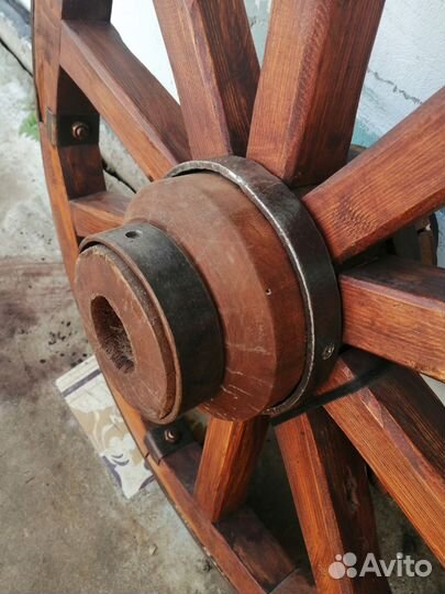 Колесо от телеги деревянное