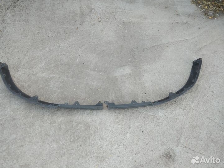 Спойлер переднего бампера Toyota Avensis ll