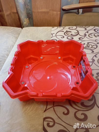 Beyblade burst Арена, Две пускалки и Три волчка