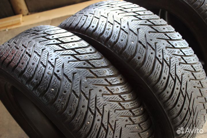 Nokian Tyres Hakkapeliitta 8 215/60 R16 99T
