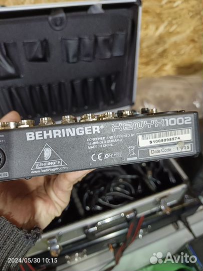 Микшерный пульт behringer