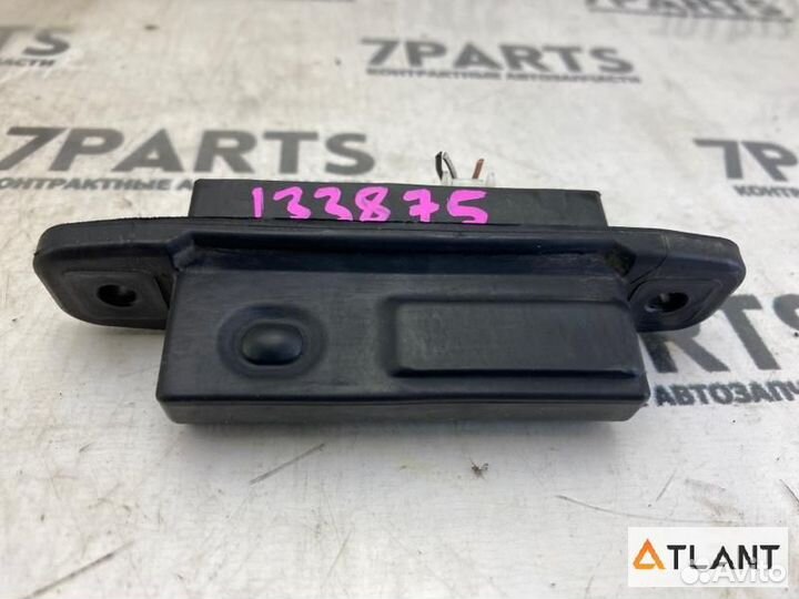 Кнопка открывания багажника toyota isis