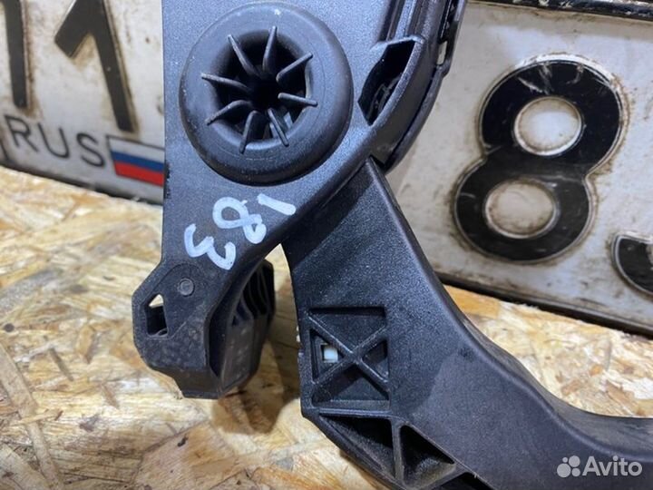 Педаль газа Audi A5 купе 2.0 2010