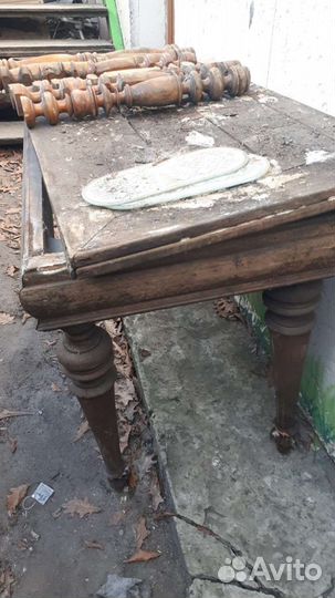 Старинный игровой стол