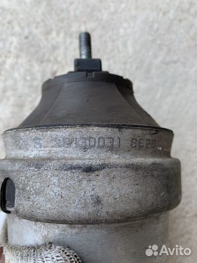 Подушка двигателя Volkswagen Passat B5